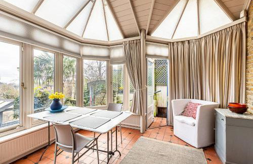 Elegant Highgate Garden Retreat - Photo 3