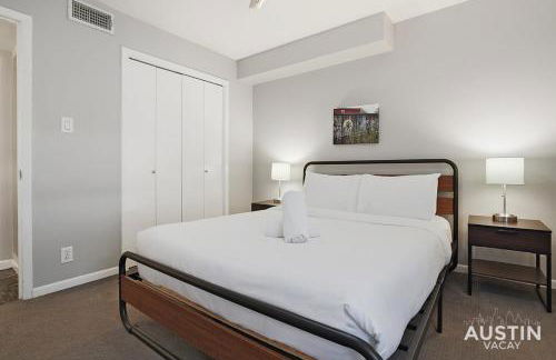 Chic Poolside Homebase Steps from South Congress - Foto 16