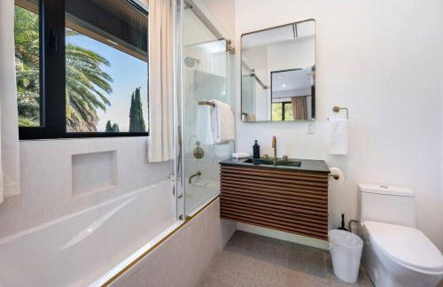 Luxury 6BR Beverly Hills Villa with Pool and Views - Photo 32