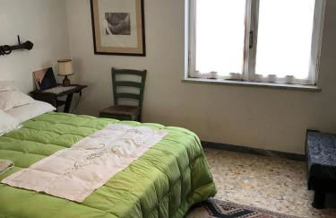 hilltop villa garden with great views - Foto 10