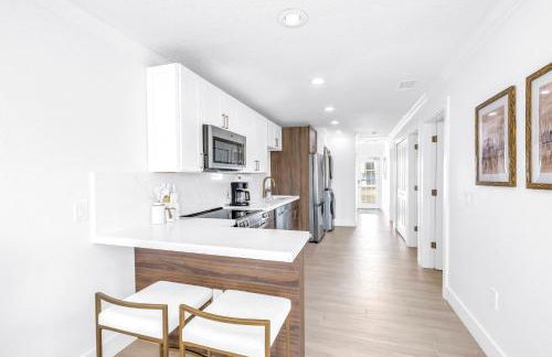 The Village Breeze, 2 Units - 4 BR, 4 Baths, Pool Walk to Beach and Siesta Key Village - Foto 28