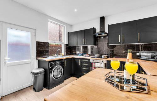 Anfield House - Liverpool Retreat 7 Bedroom Home - Photo 18