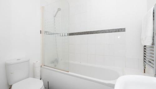 Cozy Cottage 2 Bedroom Apartment with free Parking - Foto 4, Shower