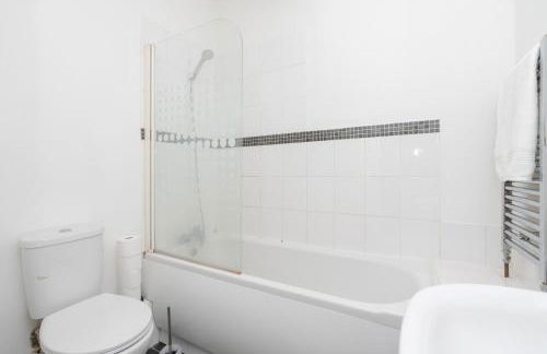 Cozy Cottage 2 Bedroom Apartment with free Parking - Foto 4