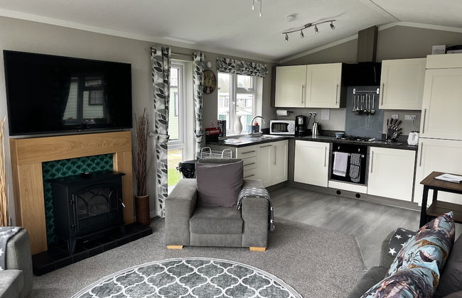 Beautiful and Tranquil Lakeside Lodge - Sleeps 5 - Foto 9