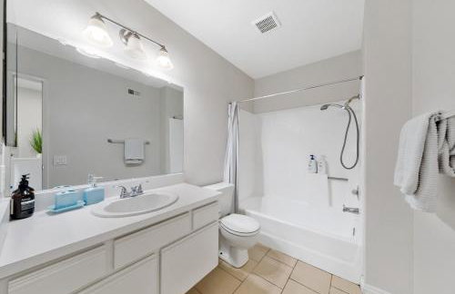 Charming 3BR - Prime Northwood Location - Foto 28