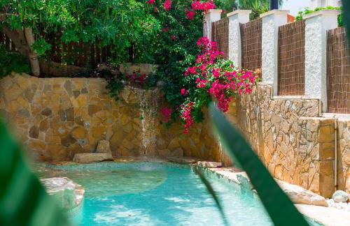 Bright villa with salt water pool - Photo 18