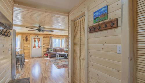 Comfy Caribou Lodge - Photo 2