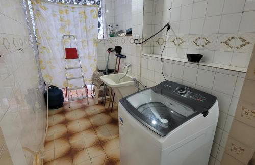 casa em rua tranquila a 200 metros do agito do Rio Vermelho e praia - Foto 19