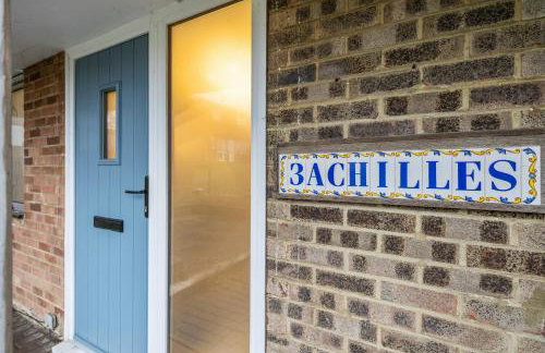 Long-short-stay Medway home with parking, WiFi &pool table - Foto 17