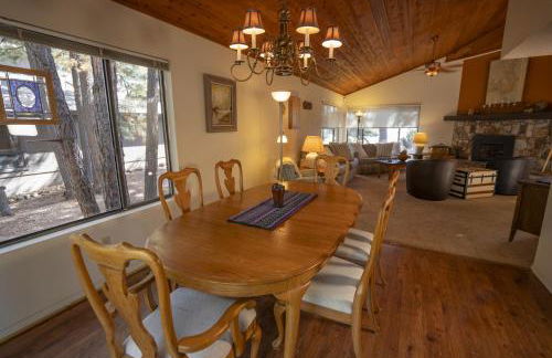 3BR Flagstaff Escape with Deck and Pine Views - Foto 22