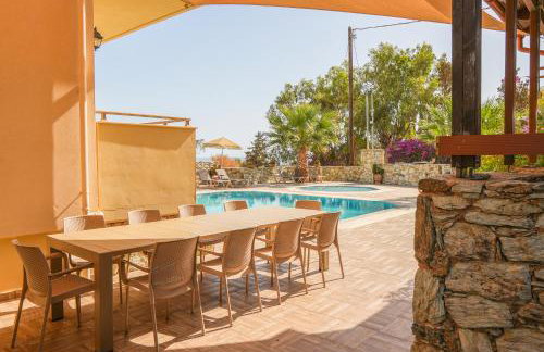 Family seaside Kladissos Villa with private heated pool! - Photo 11
