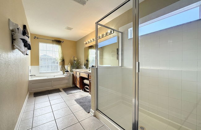 This Amazing 6 Bedroom Property With a Lake View - Foto 26