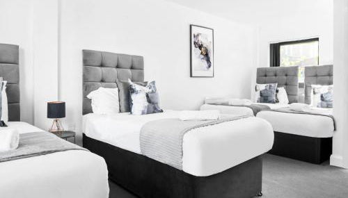 Three Bed House - Parking - Garden - Fast Wi-Fi 19LL - Foto 3