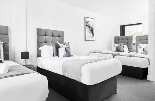 Three Bed House - Parking - Garden - Fast Wi-Fi 19LL - Foto 3