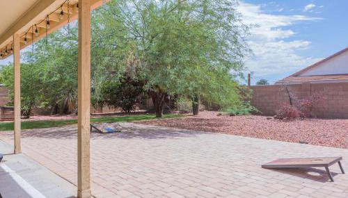 Modern House with Office Cornhole Near Freeways - Foto 3