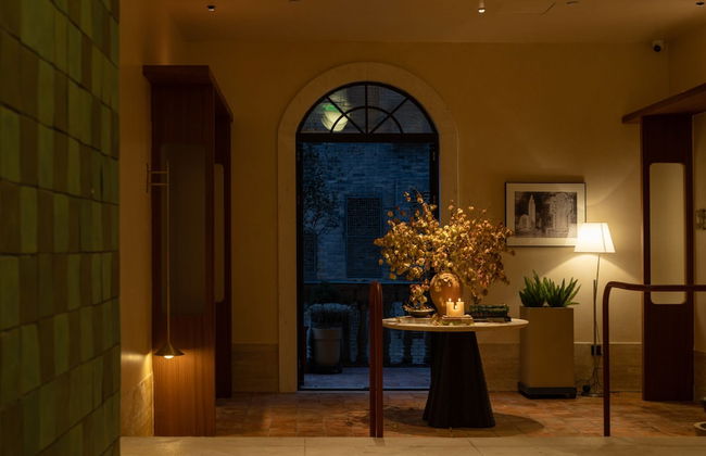 Golden Age Hotel - Photo 10