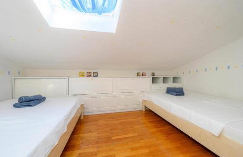 Beautiful Apartment In Klek With Wifi - Photo 21