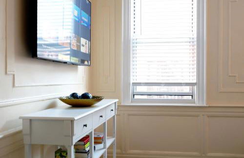 Newly Renovated - Minutes from the City - Foto 12