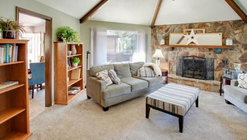 Hike, Golf, Ski and More Family Home in South Weber - Foto 4