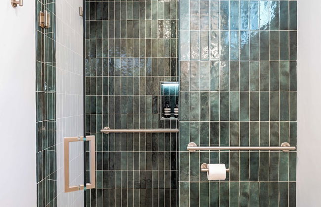 2 Units in Prime Hollywood Location Chic Renovated 1bdrs w/ Patio Avantstay - Foto 16