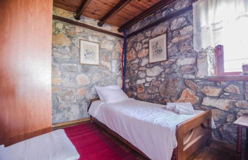 Stonehouse 2 Bedroom Chalet on Olympus Amazing View - Photo 24