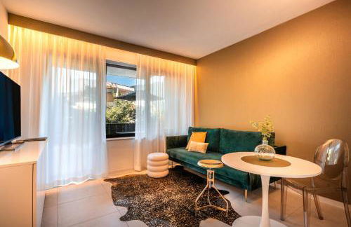 goldfinger + suites - Photo 32