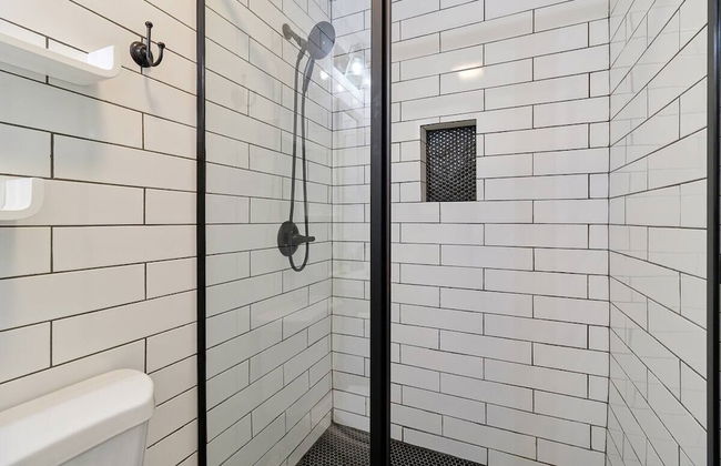 Chic Retreat Near Airport & Downtown Nashville by RedAwning - Photo 20