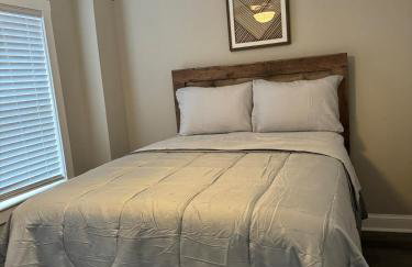 Modern Comfort in Historic East Baltimore Stylish 3BR Row Home - Photo 19