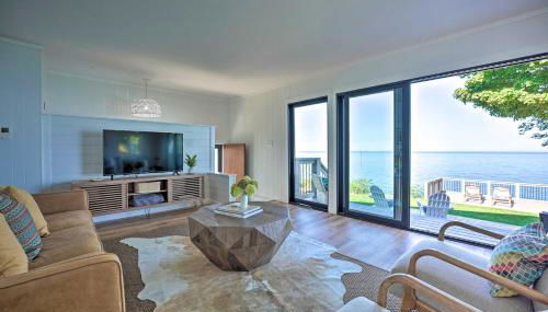 Modern Lake Michigan Home with 3 Lakefront Decks! - Foto 2