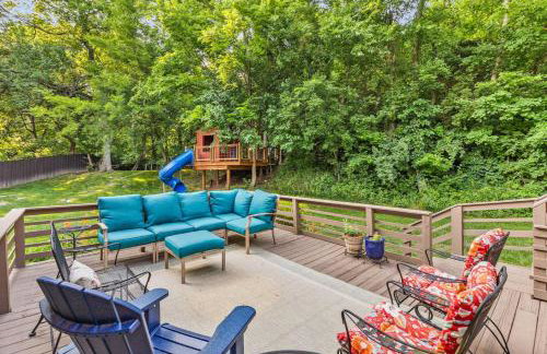 Updated and Spacious Home with Huge Yard Office and Decks - Foto 44