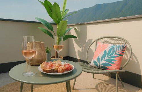 PENTHOUSE ISEO LAKE VIEW - Free Wi-Fi and Private Parking Included - Foto 1