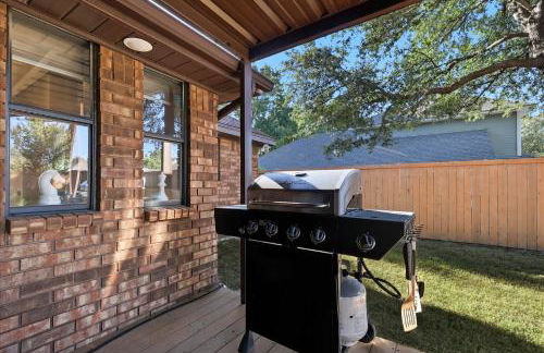3-BD 2-BA Frisco Getaway - Backyard Patio BBQ - Foto 35