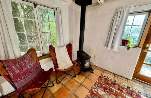 Log Casita Overlooking Pond and Waterfall near Taos, New Mexico - Foto 23