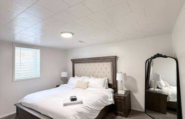 Newly Renovated Home w Garage Near Old Town - Foto 21