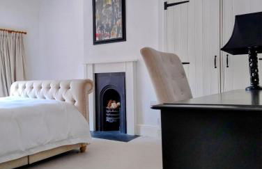 The Old Post Office Spacious 3-Bed Cottage in North Perrott - Photo 10