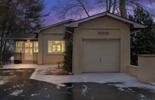 Amazing Lakefront Retreat On Long Lake! 2 Bedroom Home by RedAwning - Foto 86