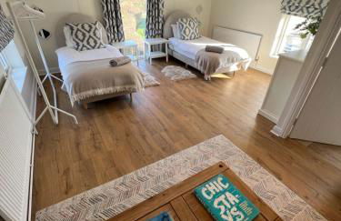 Luxury homely open-plan Barn with log burner & games room - Foto 12