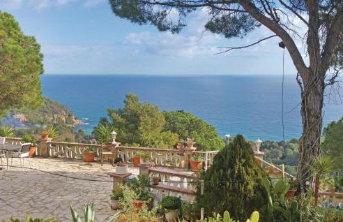 Cozy Home In Blanes With House Sea View - Photo 16