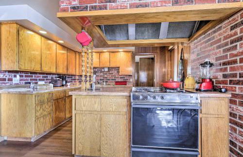 Retro Rhinelander Lake Retreat with Fire Pit! - Foto 11