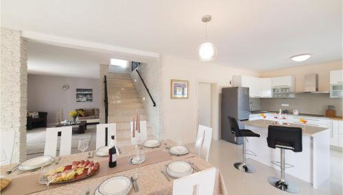 Awesome Home In Radosic - Foto 4