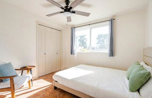 l NEW l 5BR 3BTH Large and Modern Home l Central LOC l 1 ACRE lot - Foto 33