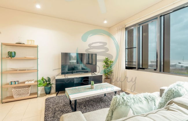 Waterfront Retreat Ocean Views Pool Balcony - Photo 4