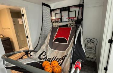 Photo Op with Sasquatch 2 min to walk Silver Mtn - Foto 29