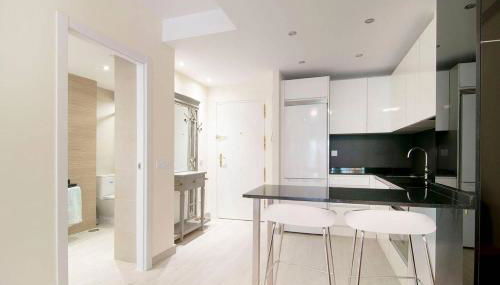 Beautiful Apartment next to Santiago Bernabeu by Batuecas - Photo 3