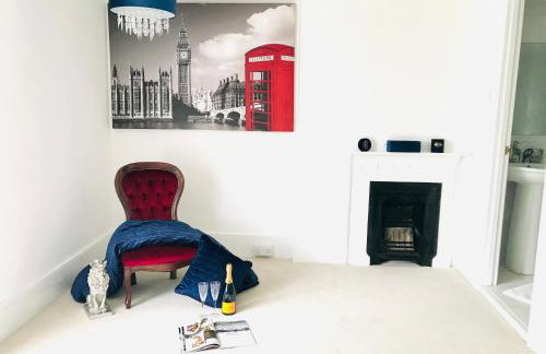 Farmhouse Retreat with Hot Tub, Pool, Horses, Games Room, Free Car Park, Only 45 min from Oxford Circus - Foto 65