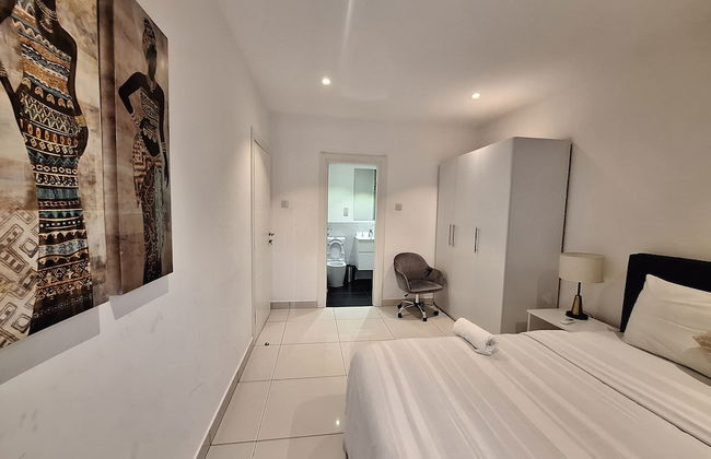 Embassy Gardens Apartment - Photo 24