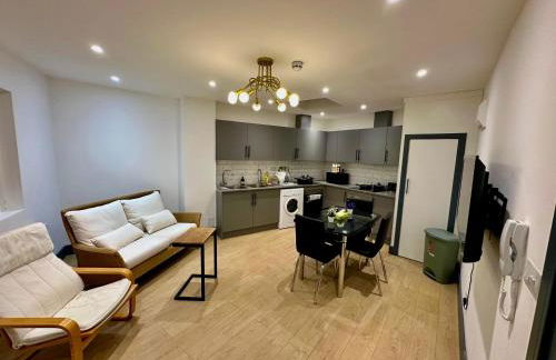 Stylish Ensuit Studios in the Heart of Vibrant Tooting 1 Min to Tube - Photo 12