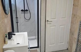 2 Large Bedroom House By Homebird Property Management Short Lets & Serviced Accommodation Leeds With Private Parking & Garden - Foto 15