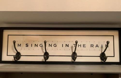 Boutique Bath apartment with 2 beautiful bedrooms - Photo 23